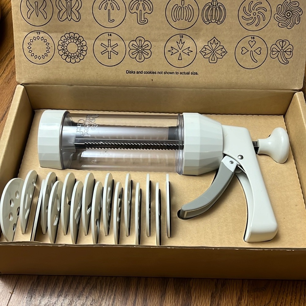 Brand new Pampered Chef Cookie Press